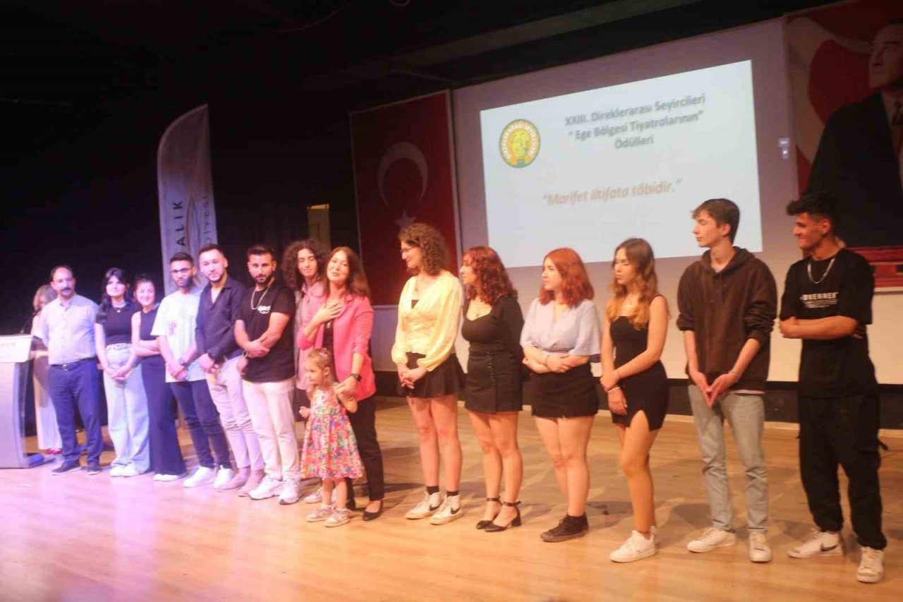 Burhaniye’de Kent Tiyatrosu’na bir ödül daha