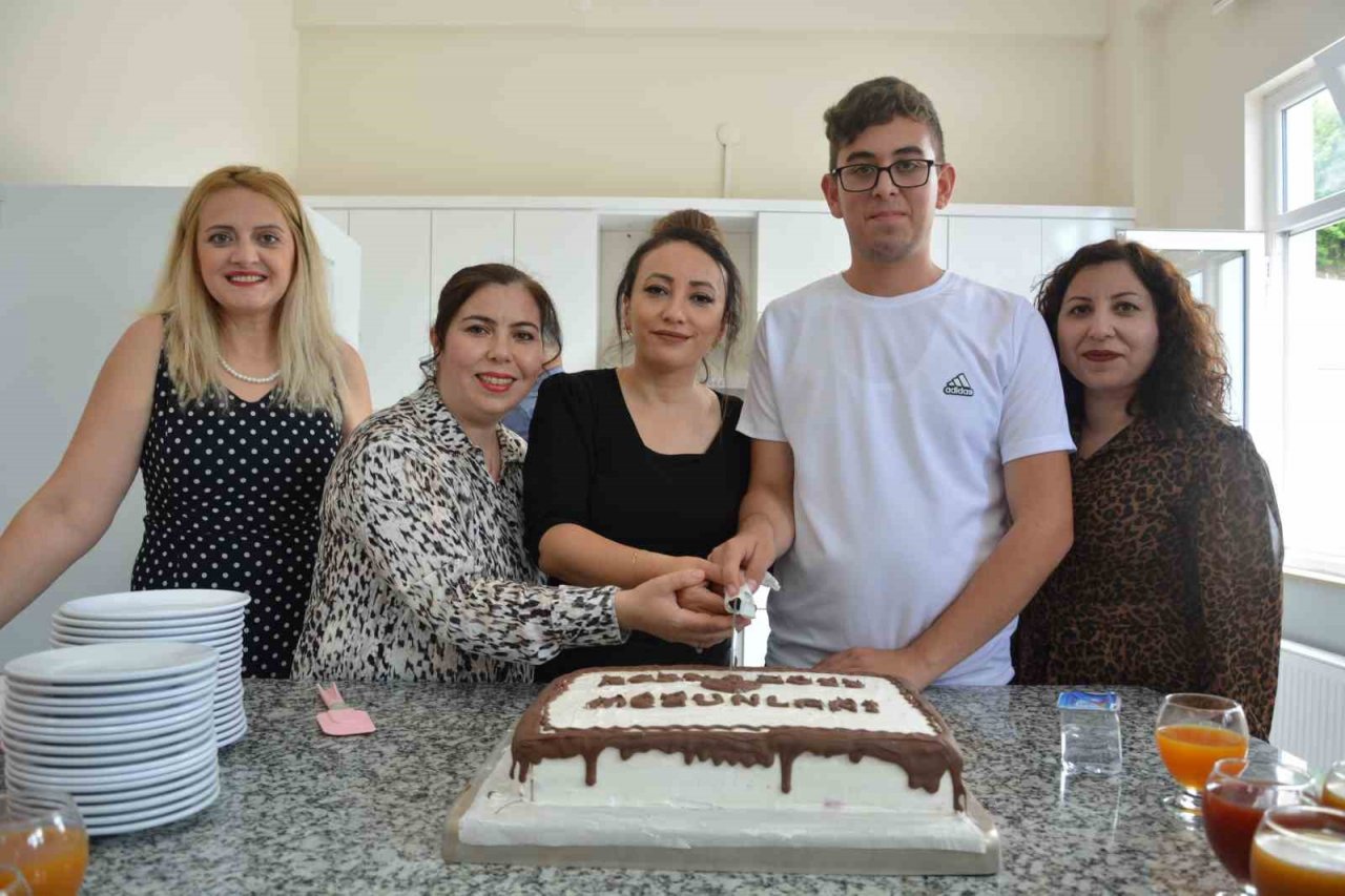 Özel öğrencilere coşkulu mezuniyet töreni