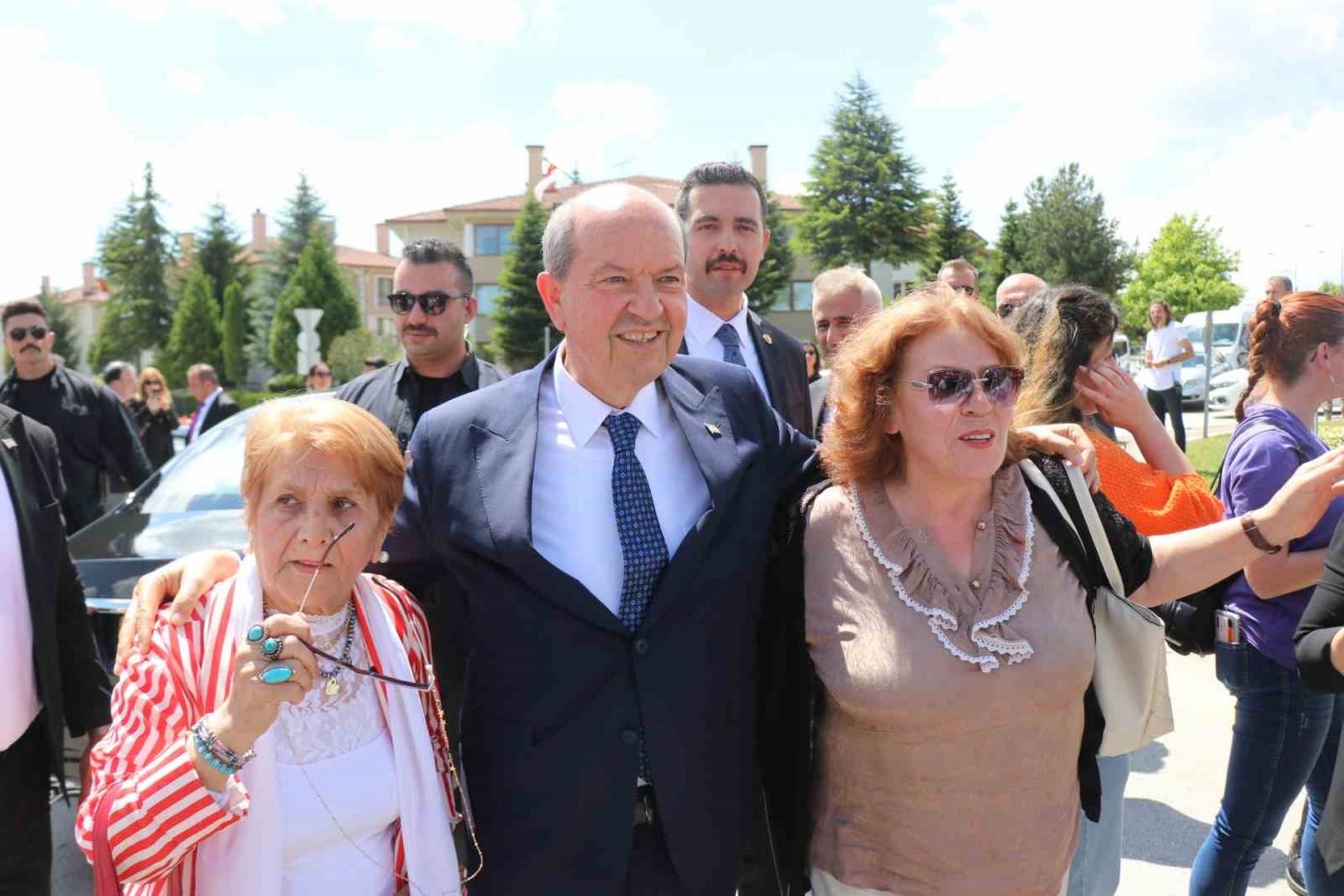 Bolulu Kıbrıs Gazisi Yamaner, KKTC’nin Kurucu Cumhurbaşkanı Denktaş’ın heykelini dikti