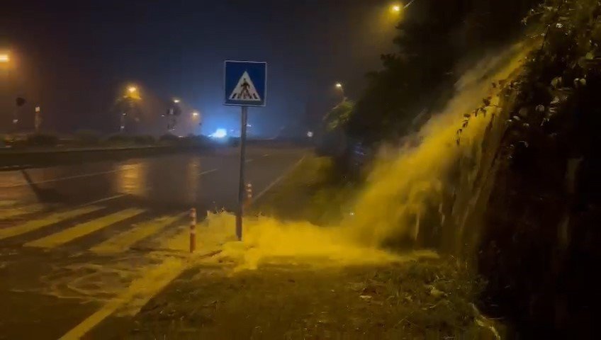 Rize’de şiddetli yağış etkili oldu