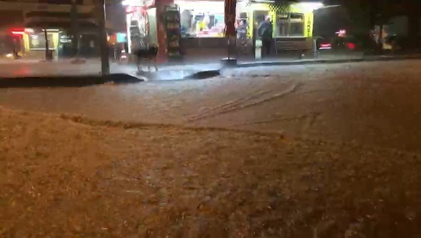 Rize’de şiddetli yağış etkili oldu