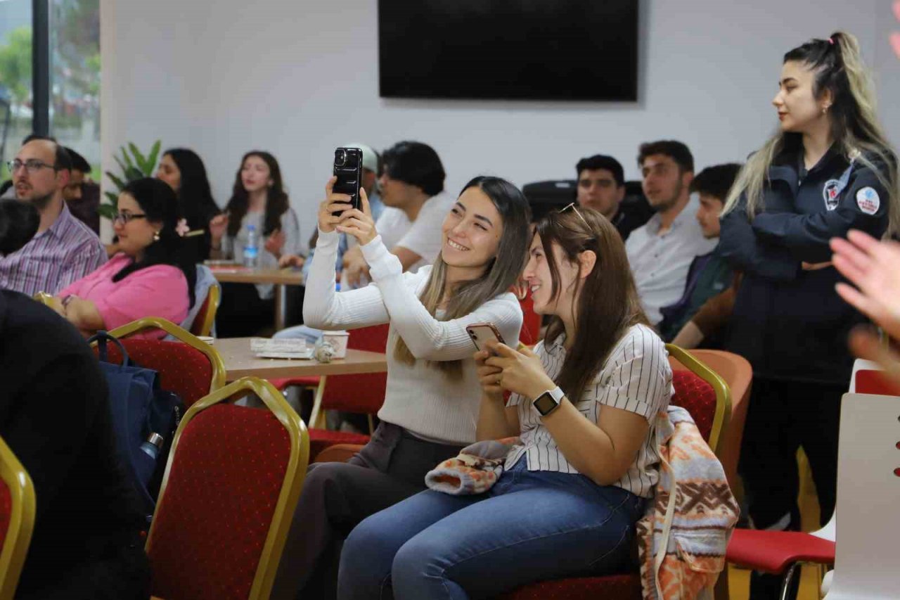 SBTÜ’de yılsonu şenliği ve mezuniyet töreni düzenlendi