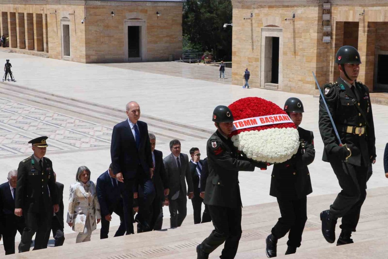 TBMM Başkanı Kurtulmuş ve Başkanlık Divanı üyelerinden Anıtkabir’e ziyaret
