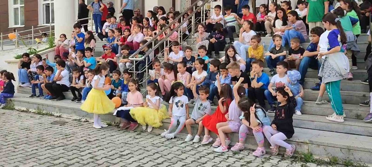 Çocuklar eski oyunlarla eğlendi