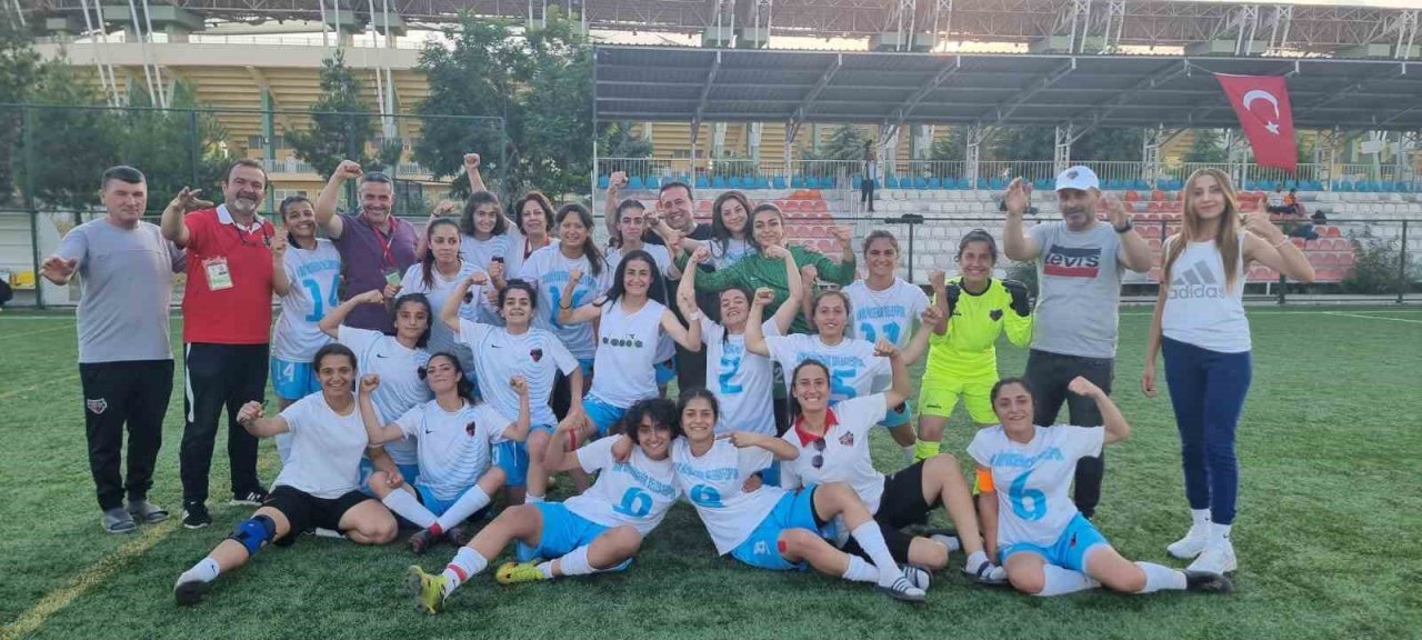 Vanlı kızlar Play-Off ilk turunda gülen taraf oldu