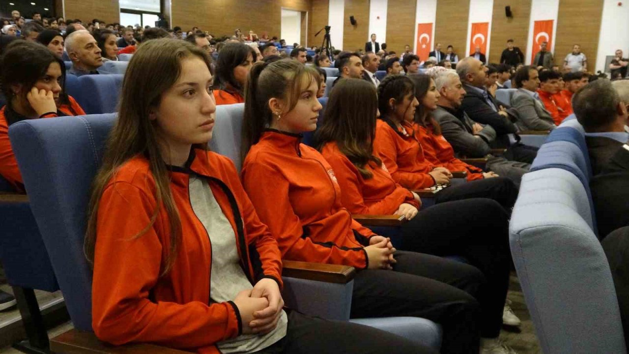 Yozgat’ta başarılı sporcular ödüllendirildi