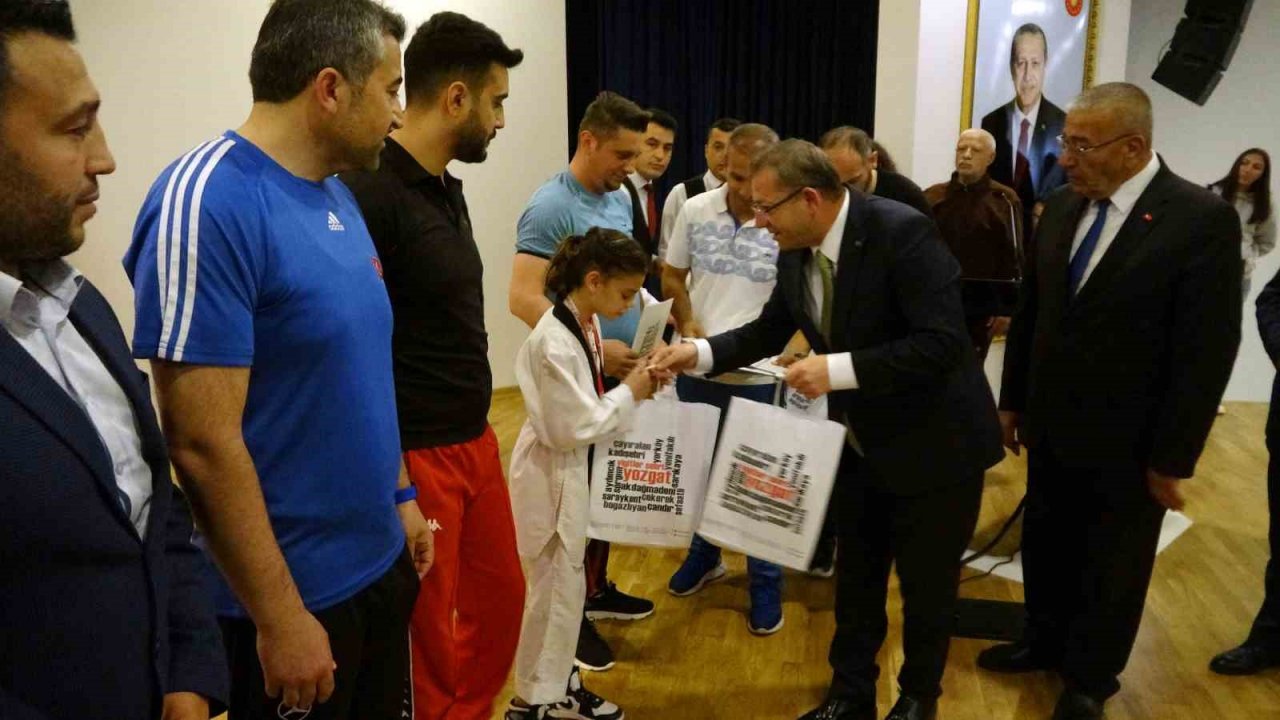 Yozgat’ta başarılı sporcular ödüllendirildi