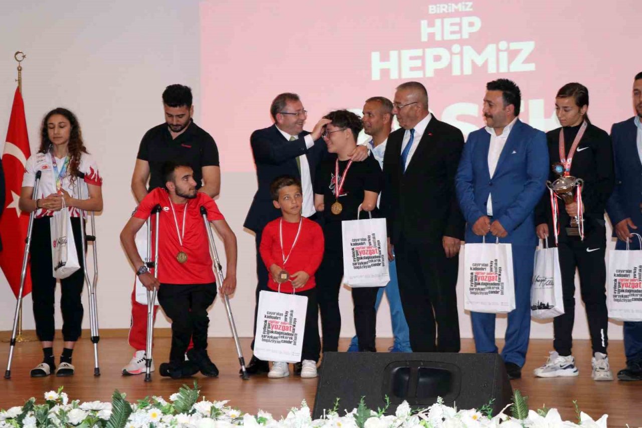 Yozgat’ta başarılı sporcular ödüllendirildi