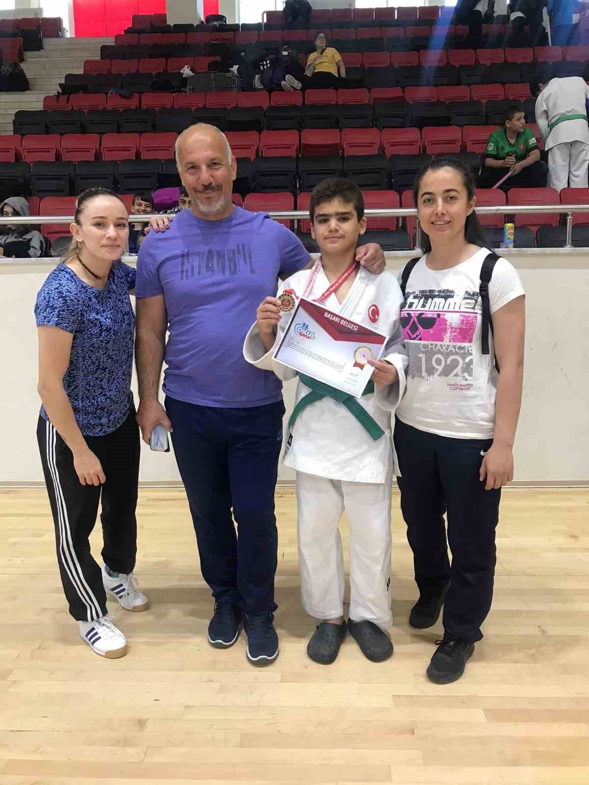 Yunusemre’den iki Türkiye şampiyonu daha