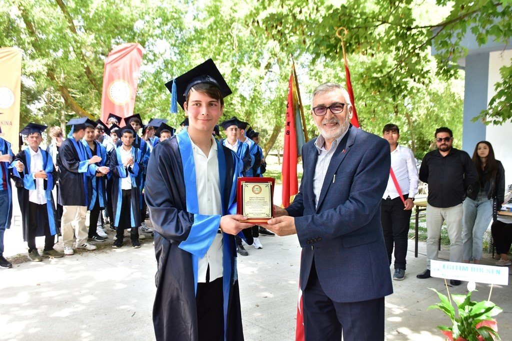 İnönü’de mezuniyet coşkusu