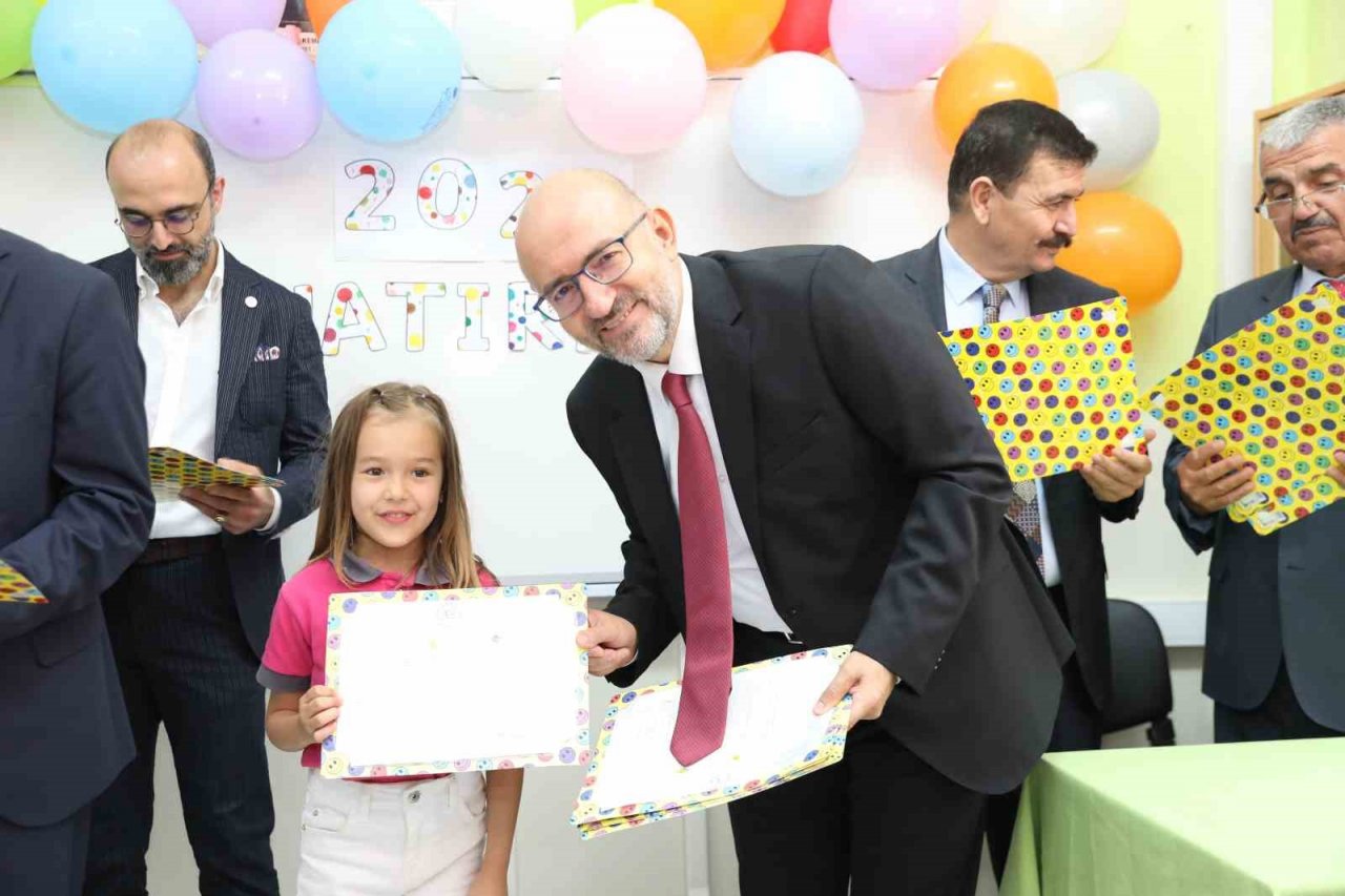 Burdur’da 43 bin 863 öğrenci karne heyecanı yaşadı