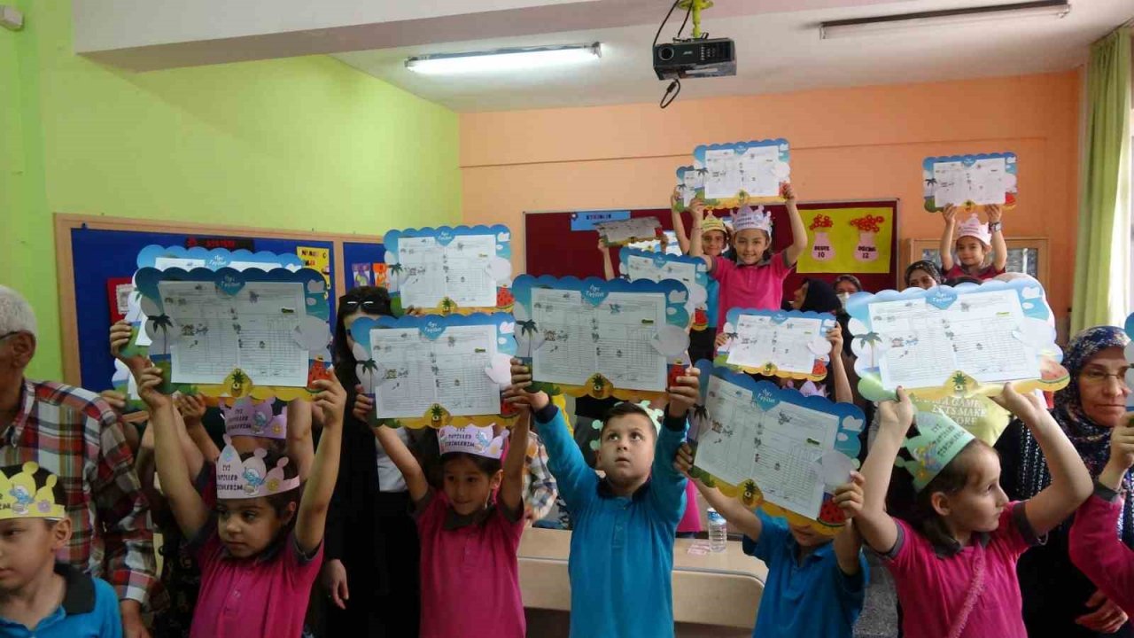 Burdur’da 43 bin 863 öğrenci karne heyecanı yaşadı