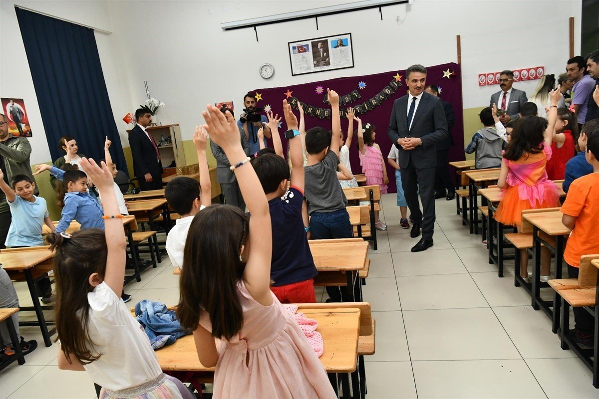 Isparta’da 81 bin 292 öğrenci karne heyecanı yaşadı