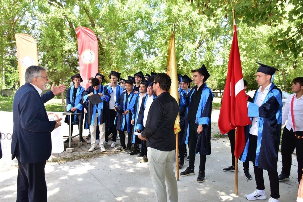 İnönü’de mezuniyet coşkusu