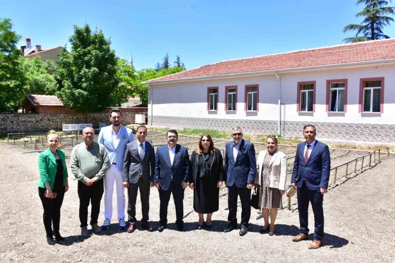 İnönü’de 5. Geleneksel Bahar Sergisi açıldı