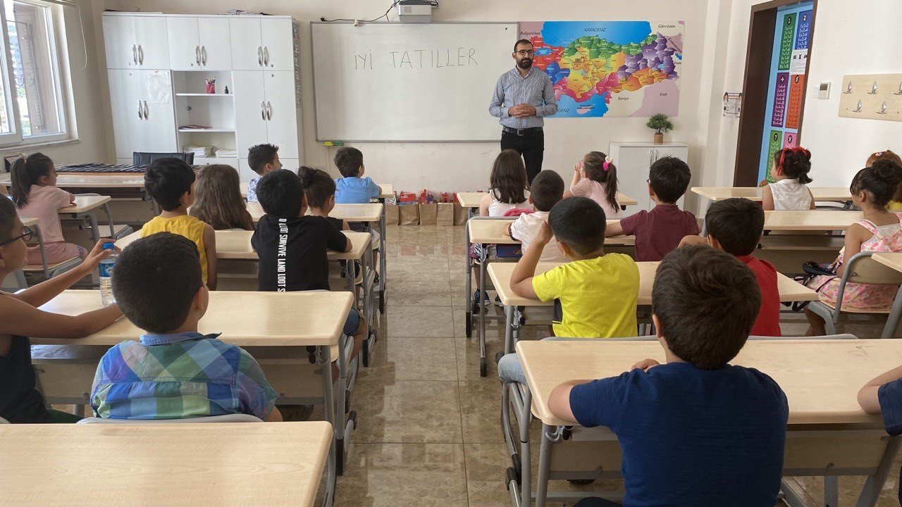 Deprem bölgesi Adıyaman’da 145 bin 652 öğrenci karne sevinci yaşadı