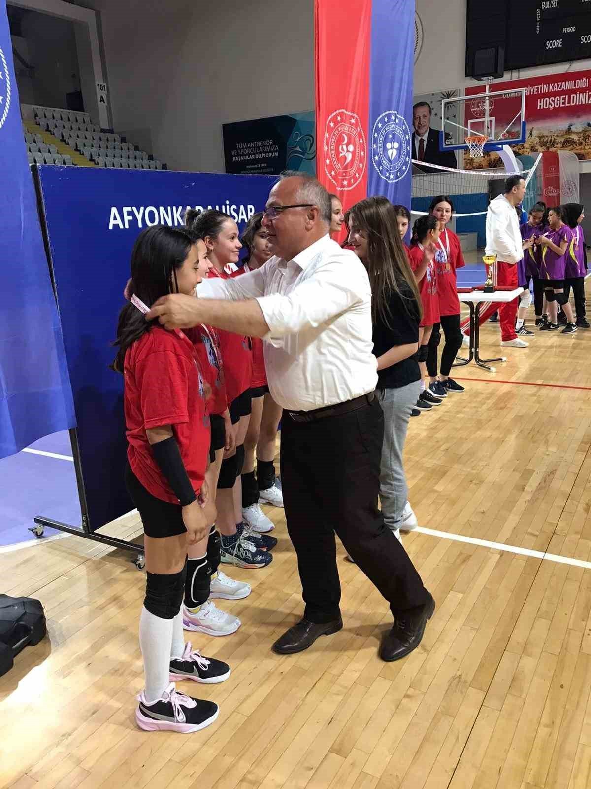Afyonkarahisar’da voleybol müsabakalarında Akal (B) takımı birinci oldu