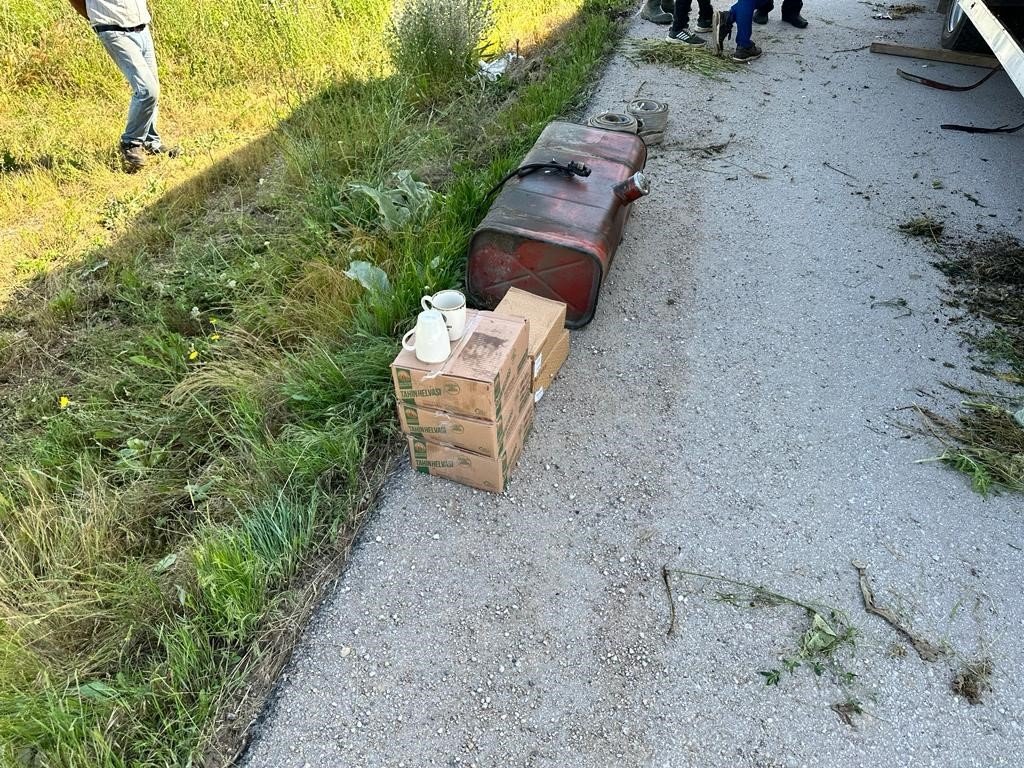 Helva yüklü kamyonetin devrildiği kazada ölen ya da olmadı