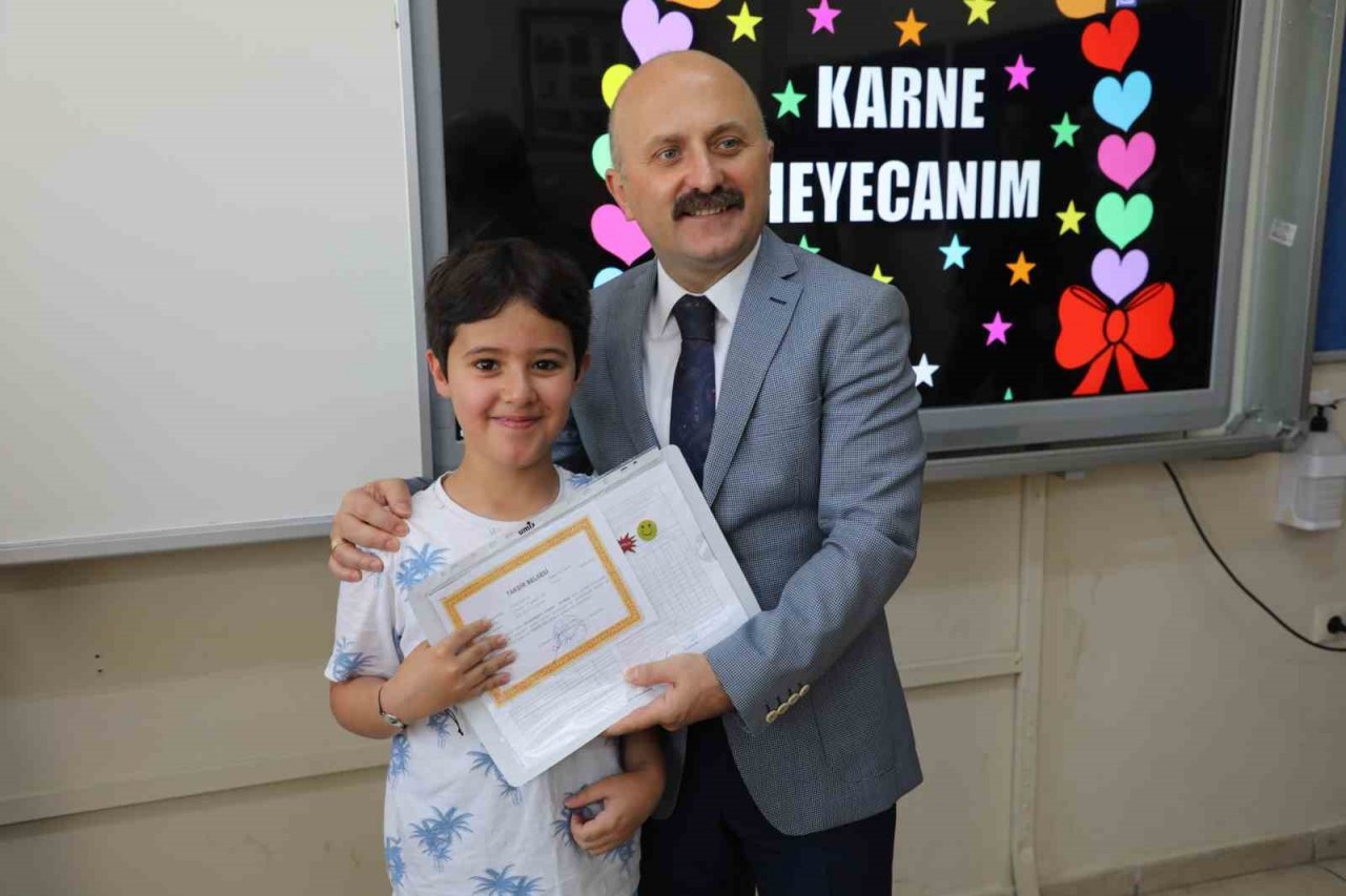 Ağrı’da 154 bin öğrenci karne aldı