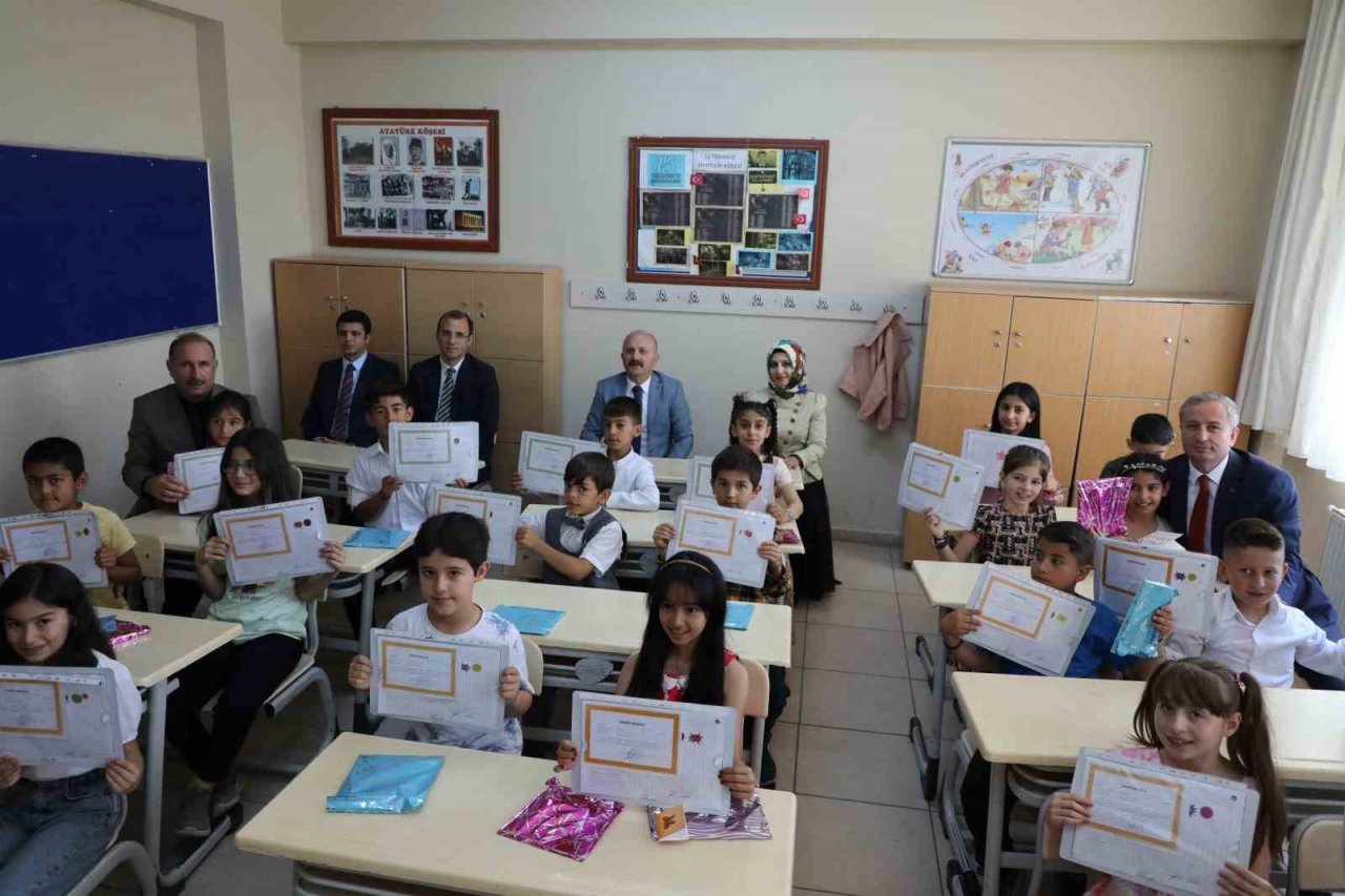 Ağrı’da 154 bin öğrenci karne aldı