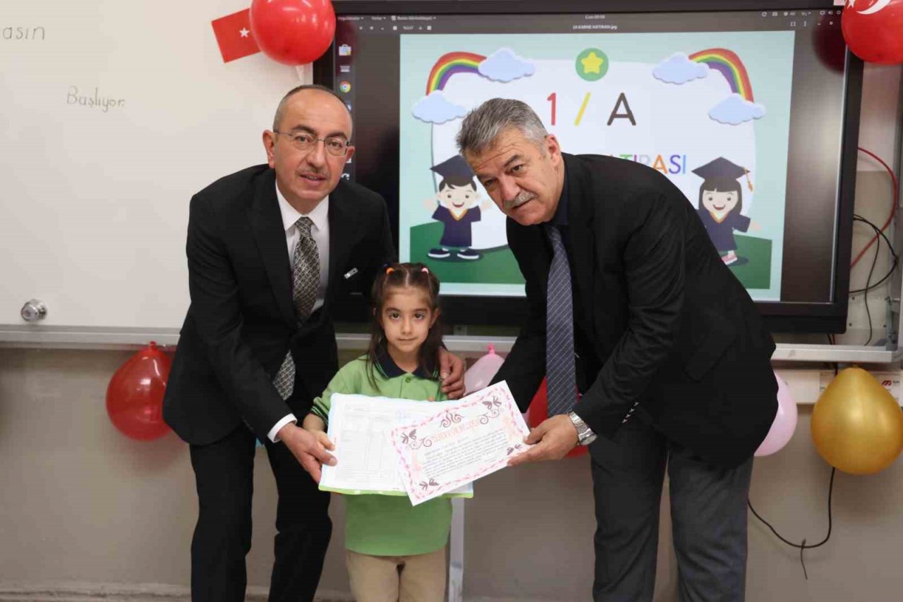 Başkan Kavuş, öğrencilerin karne heyecanına ortak oldu