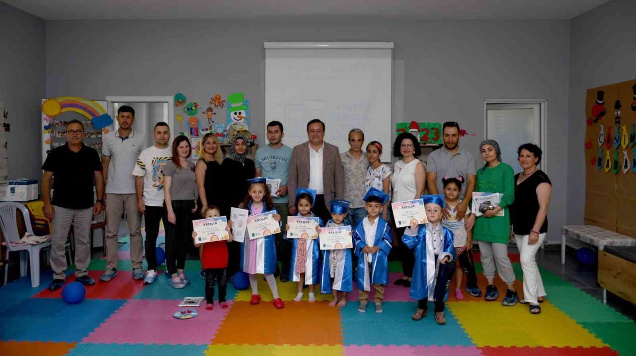 Hem mezuniyetlerini, hem Babalar Günü’nü kutladılar