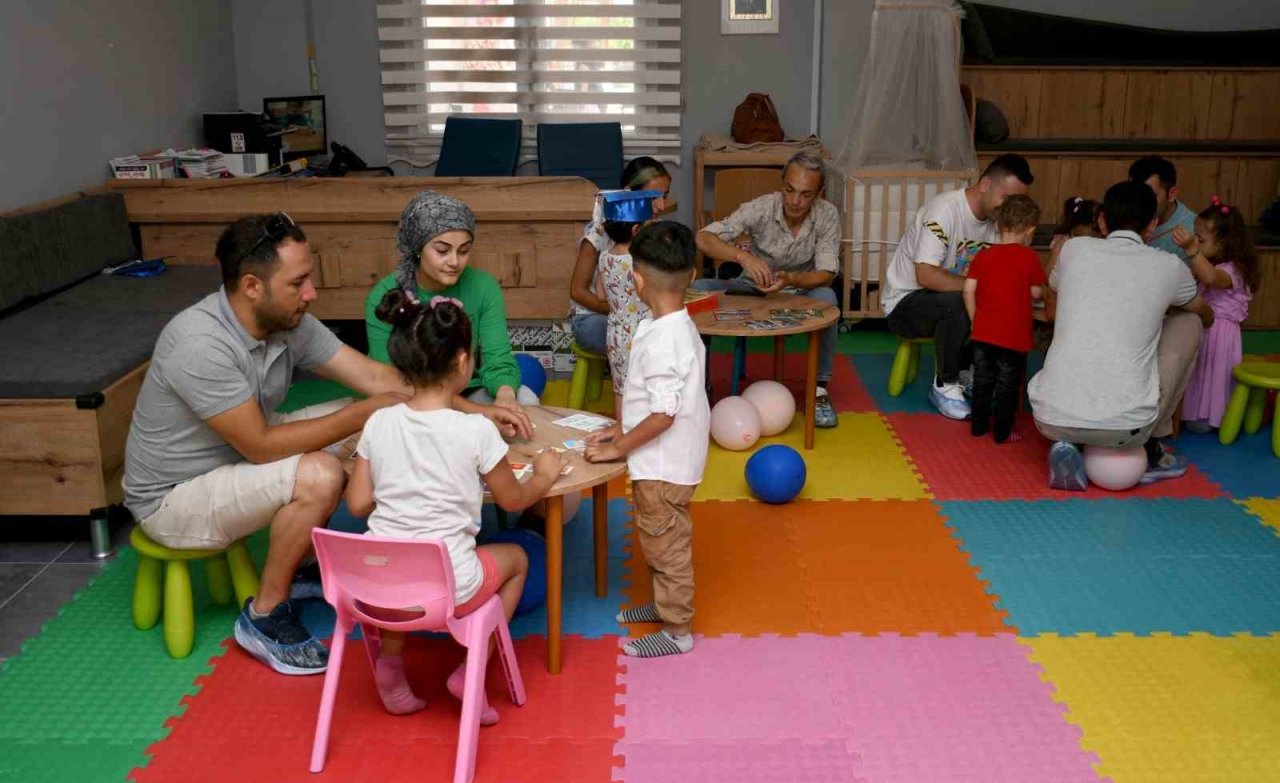 Hem mezuniyetlerini, hem Babalar Günü’nü kutladılar