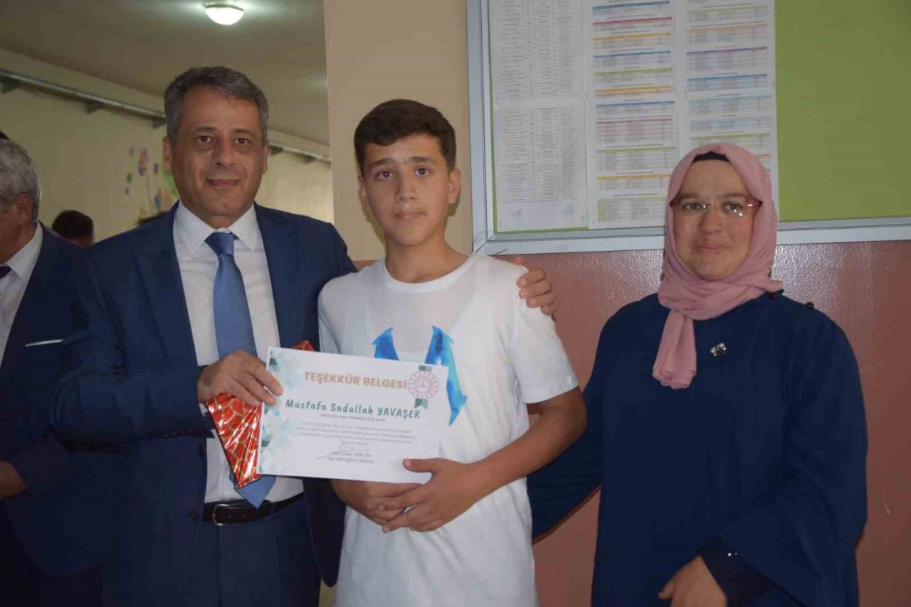 Aksu’da 15 bin 730 öğrenci karne sevinci yaşadı