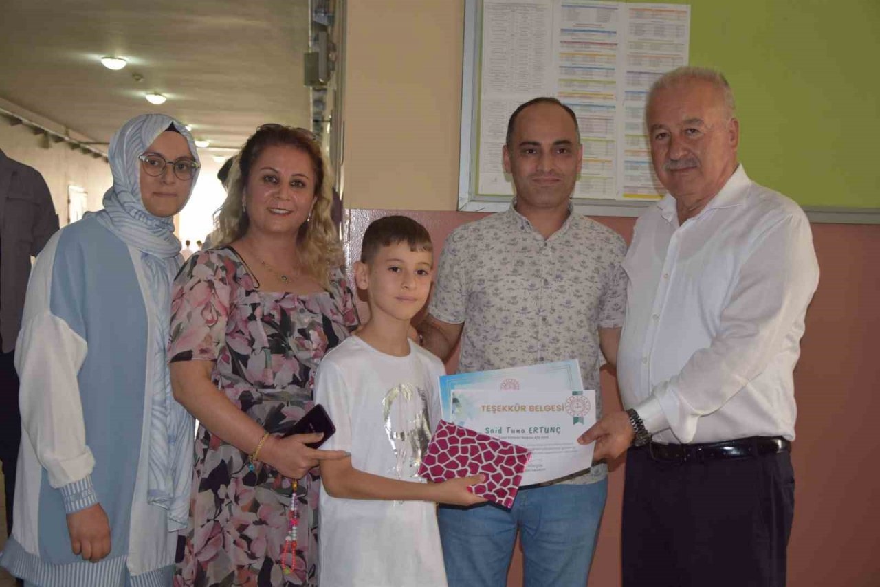 Aksu’da 15 bin 730 öğrenci karne sevinci yaşadı