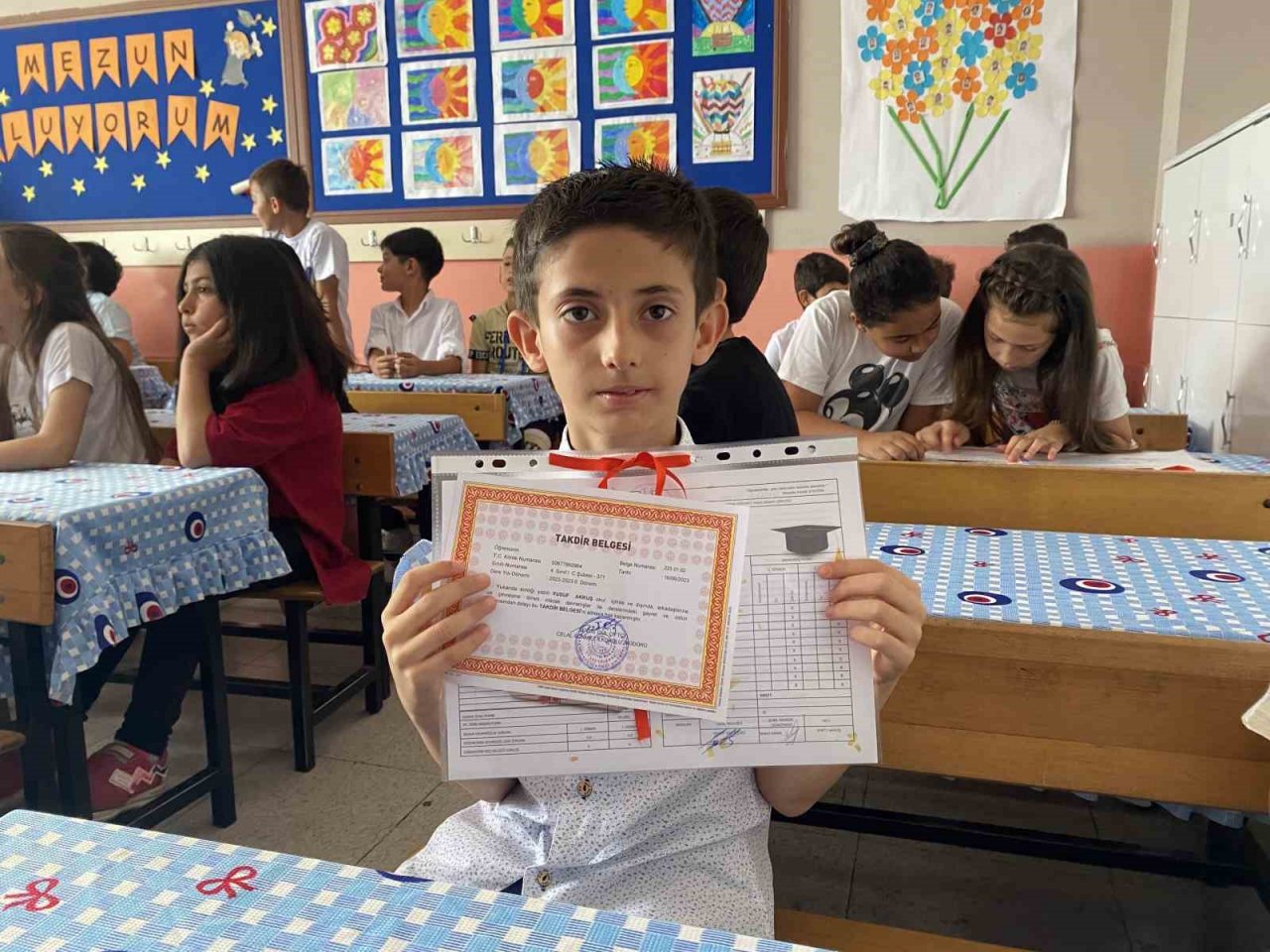 Aksu’da 15 bin 730 öğrenci karne sevinci yaşadı