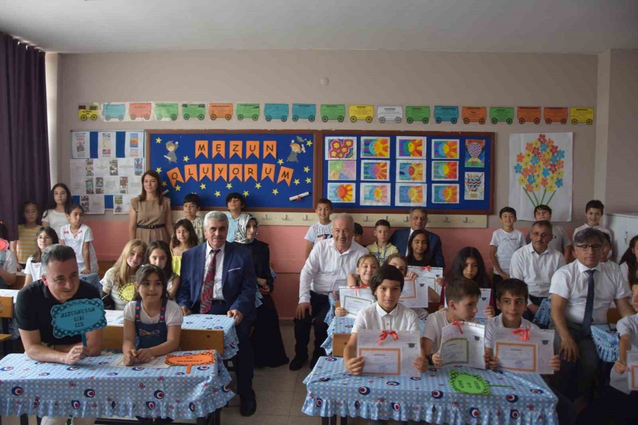 Aksu’da 15 bin 730 öğrenci karne sevinci yaşadı