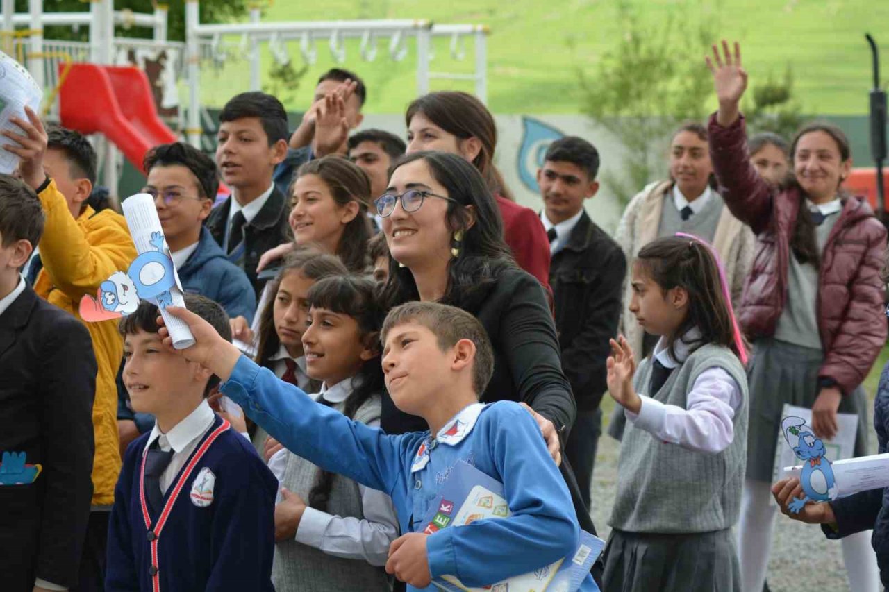 Ardahan’da öğrencilerin karne heyecanı