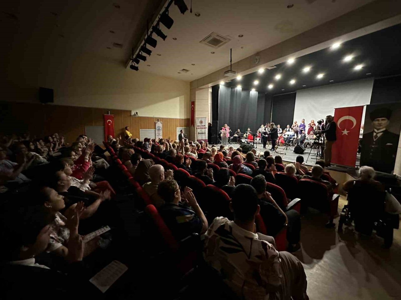 Engellilerin oluşturduğu korodan unutulmaz konser