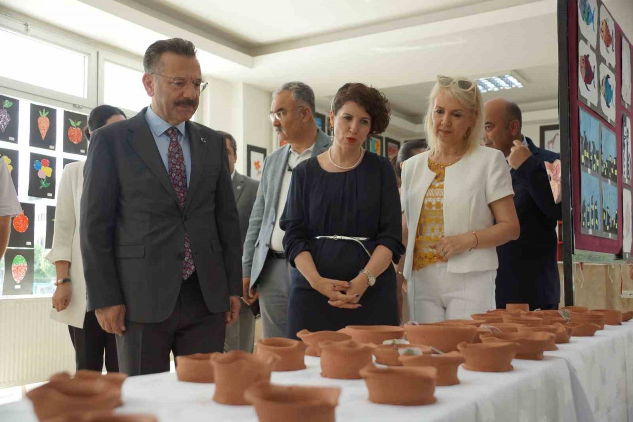 Aydın’da 189 bin 694 öğrenci karne sevinci yaşadı