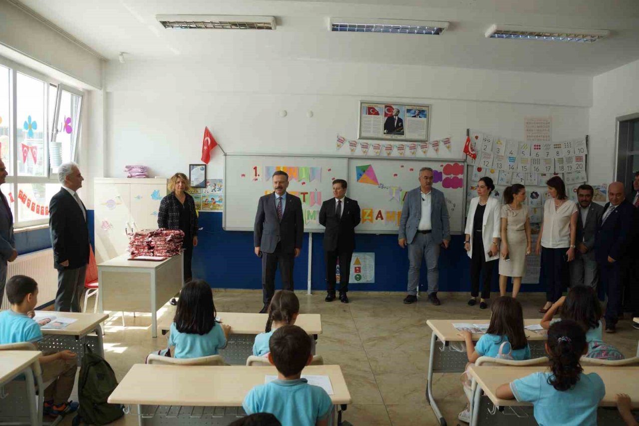 Aydın’da 189 bin 694 öğrenci karne sevinci yaşadı