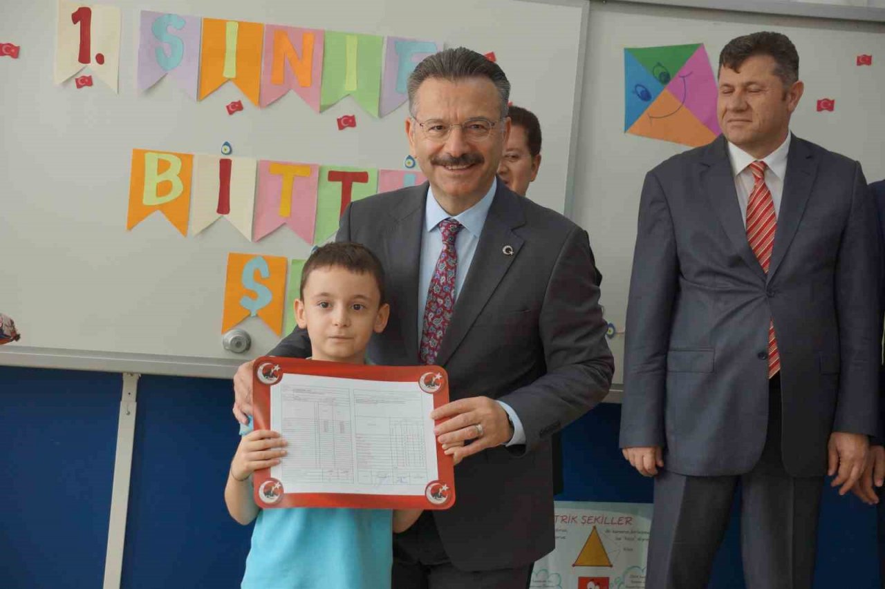 Aydın’da 189 bin 694 öğrenci karne sevinci yaşadı