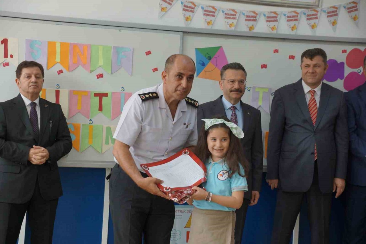 Aydın’da 189 bin 694 öğrenci karne sevinci yaşadı