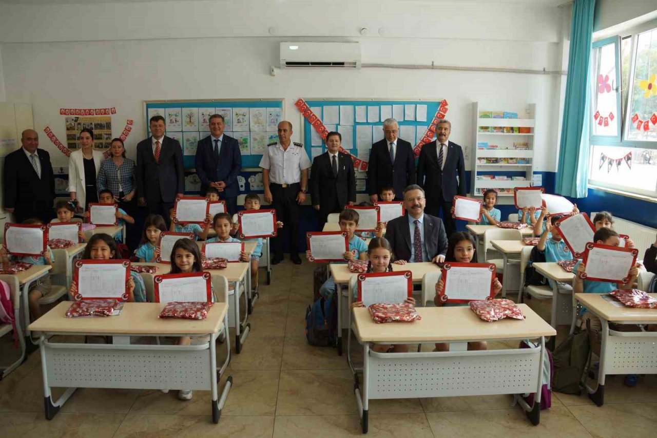 Aydın’da 189 bin 694 öğrenci karne sevinci yaşadı