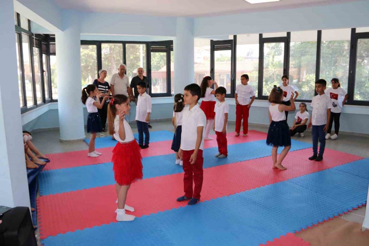 Ortaklar Genç Ofis’te yıl sonu resim sergisi ve gösteriler düzenlendi