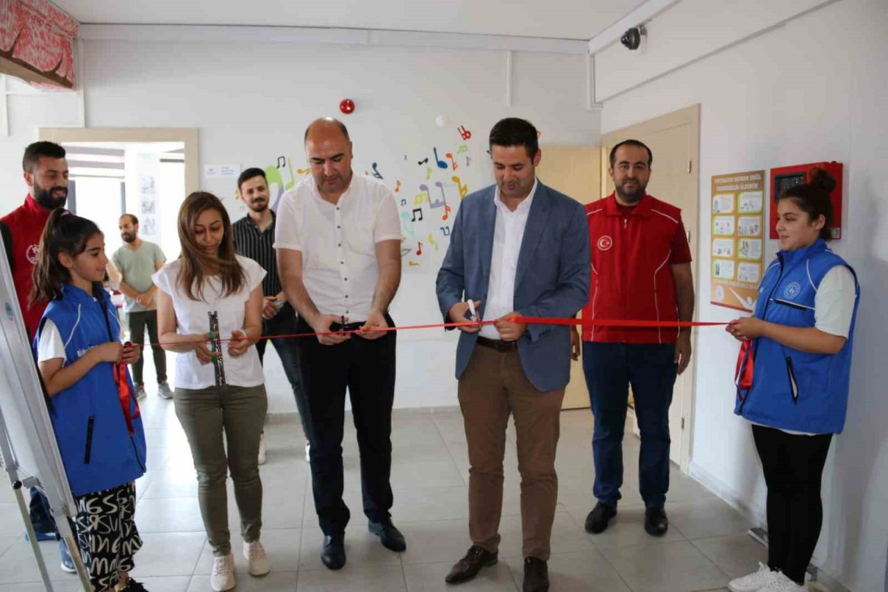 Ortaklar Genç Ofis’te yıl sonu resim sergisi ve gösteriler düzenlendi