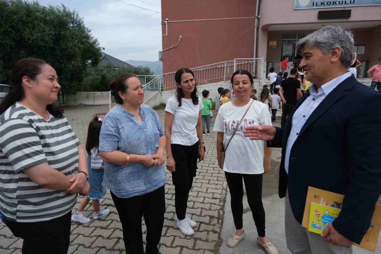 Başkan Çömden, öğrencilerin karne sevincini paylaştı