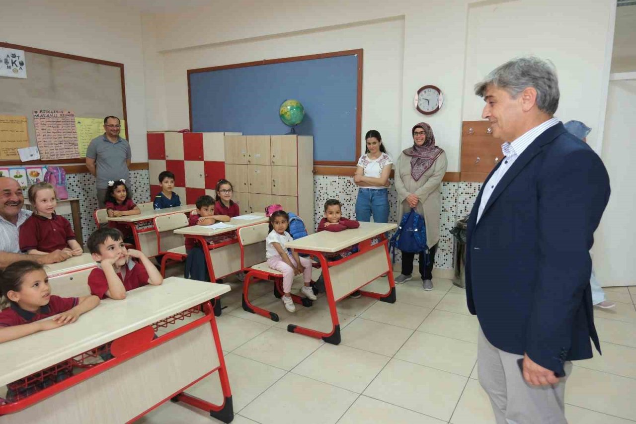 Başkan Çömden, öğrencilerin karne sevincini paylaştı