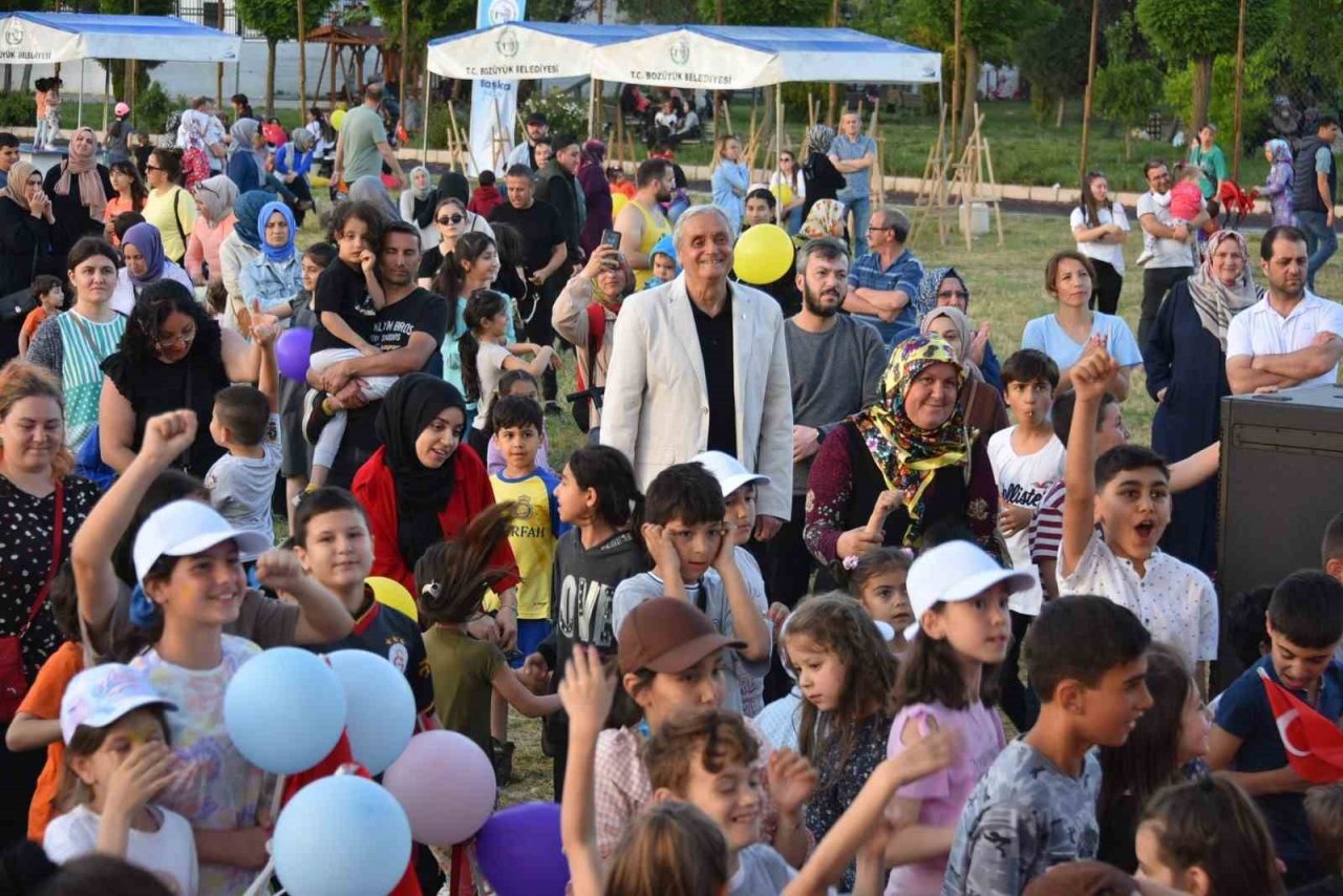 Bozüyük’te çocuklar Karne Şenliğinde eğlendi