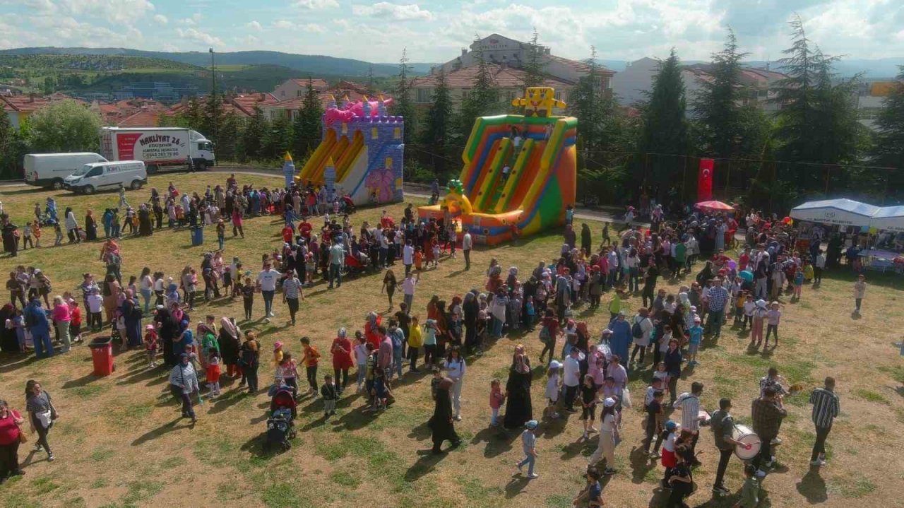 Bozüyük’te çocuklar Karne Şenliğinde eğlendi