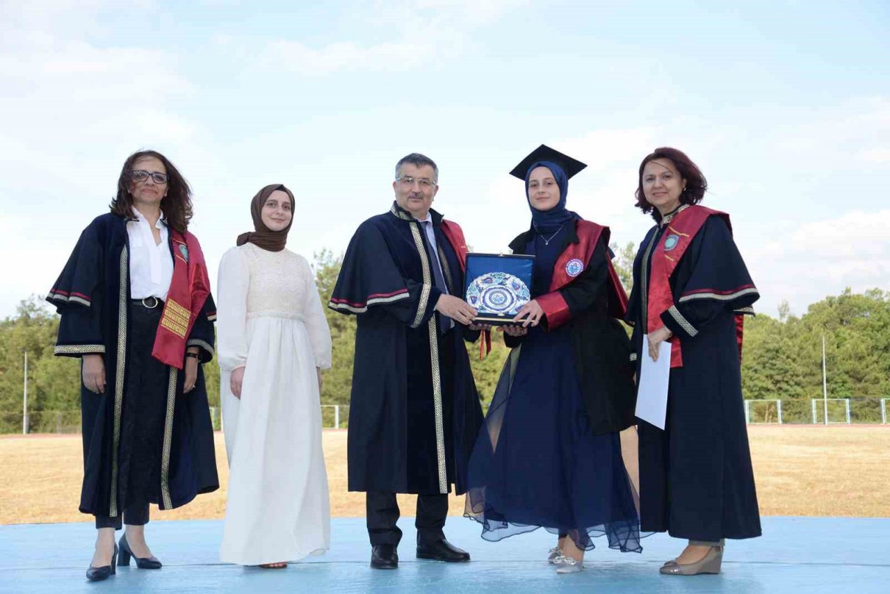 Sağlık ordusunun yeni neferleri belgelerini aldı