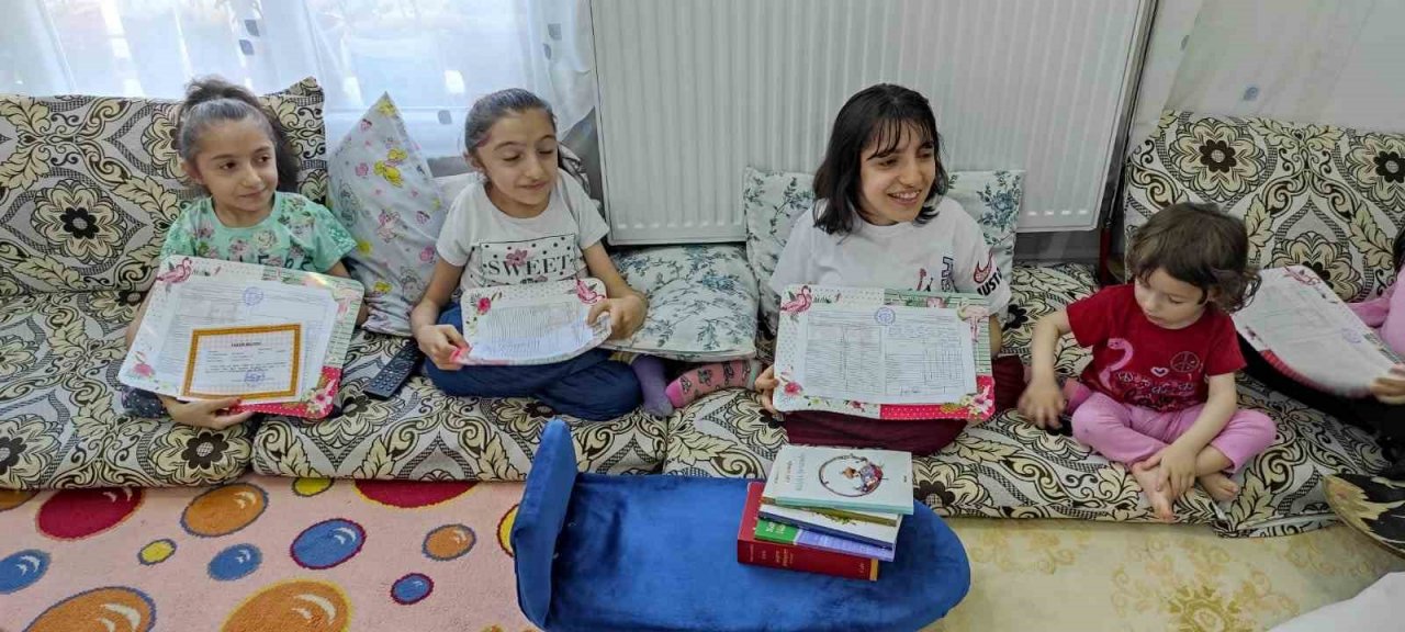 Cam kemik hastası kardeşler pasta eşliğinde karne sevinci yaşadı