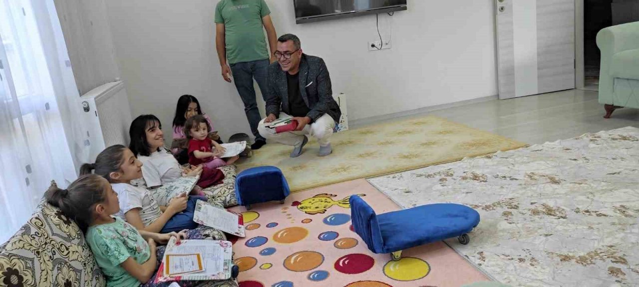 Cam kemik hastası kardeşler pasta eşliğinde karne sevinci yaşadı