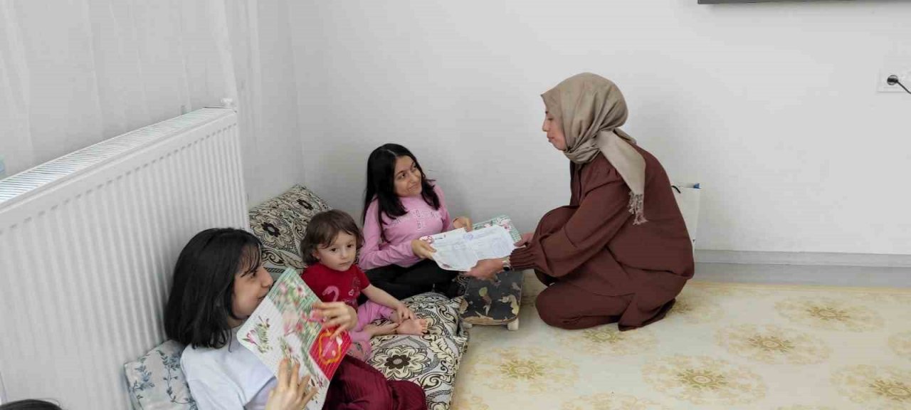 Cam kemik hastası kardeşler pasta eşliğinde karne sevinci yaşadı