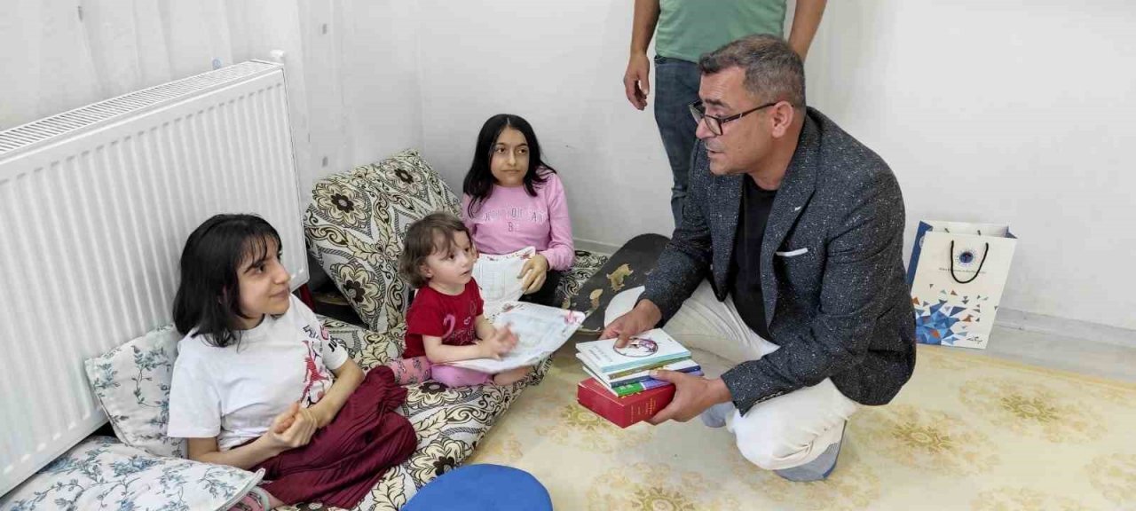 Cam kemik hastası kardeşler pasta eşliğinde karne sevinci yaşadı