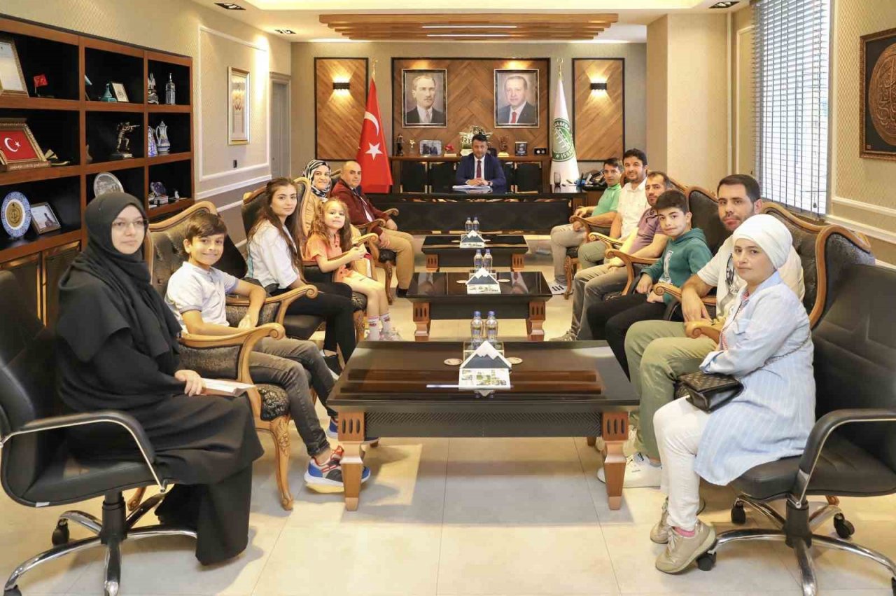 Çevreci çocuklar ödüllerini Başkan Doğan’dan aldı